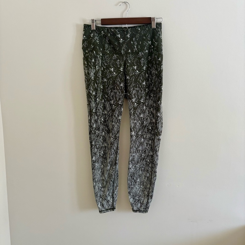 All In Motion Womens Medium Green Leggings Tropical Floral Pockets Thick Warm